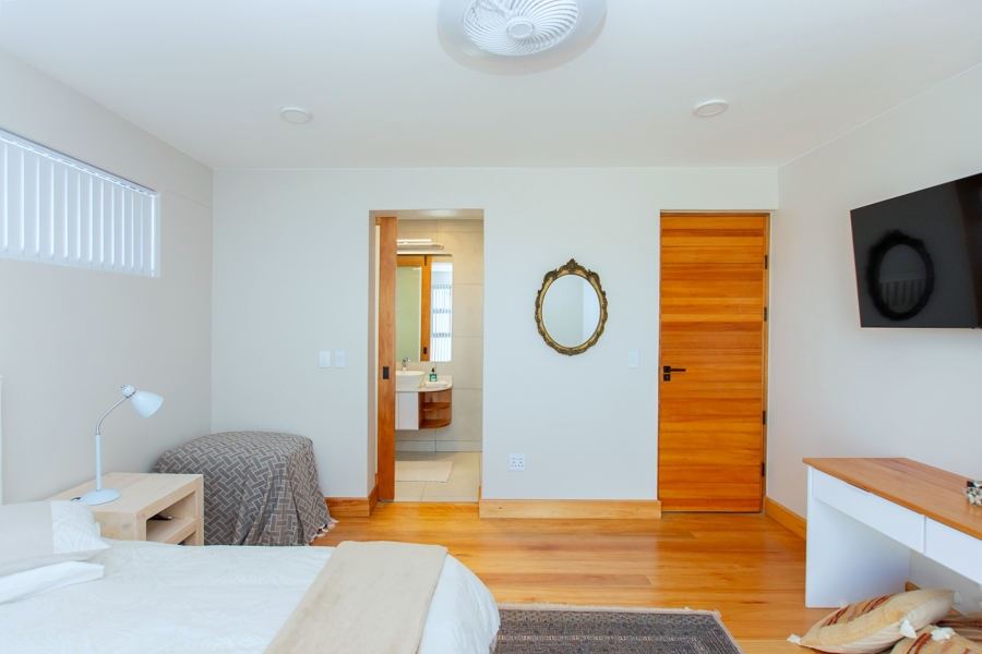 5 Bedroom Property for Sale in Paradise Beach Western Cape